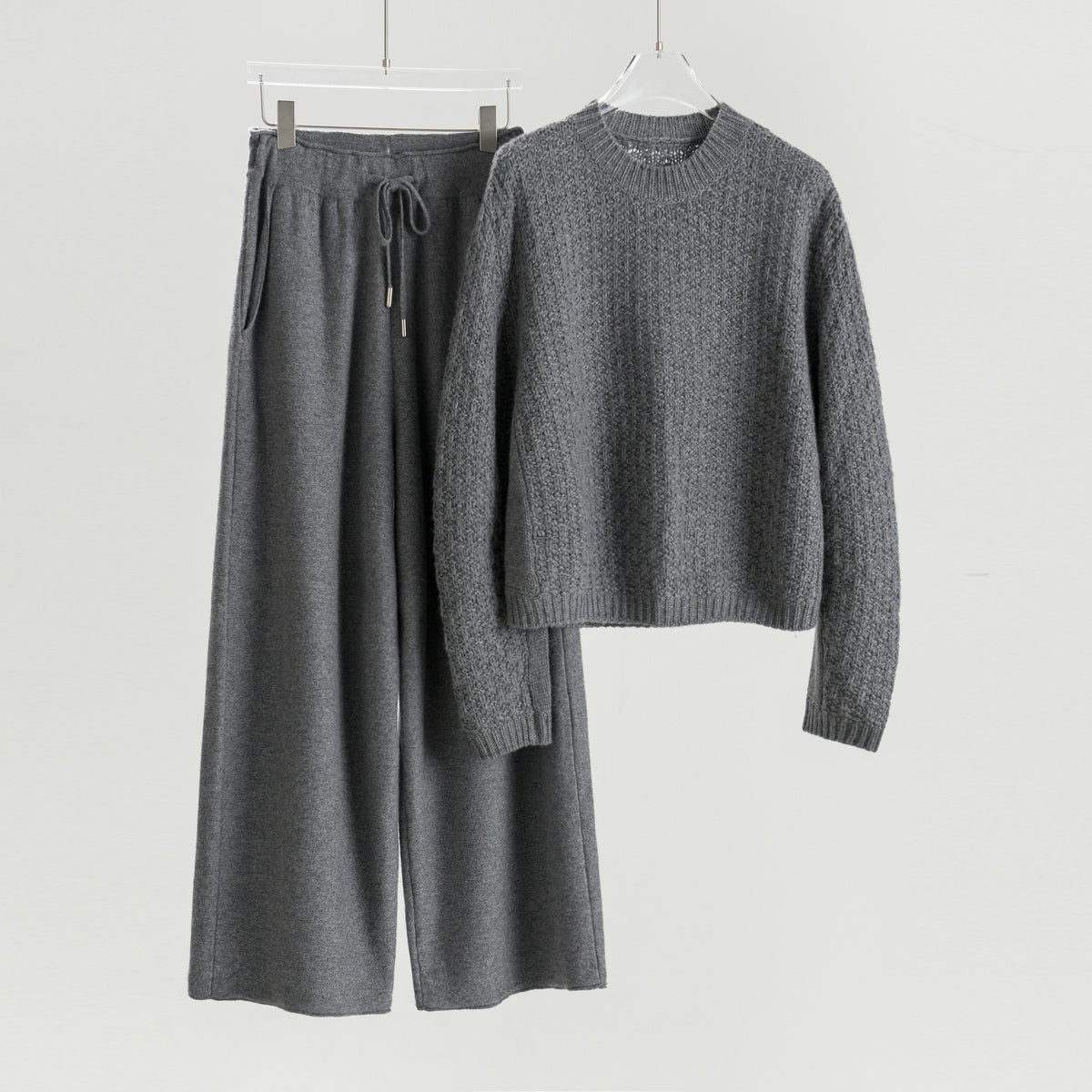 Round Neck Floral Pullover And Pants