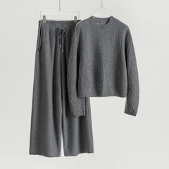 Round Neck Floral Pullover And Pants